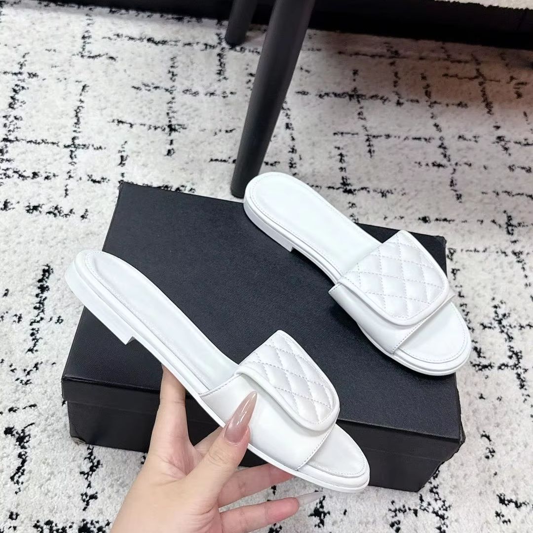 Summer Quilt - Dames Witte Gestikte Slippers met Diamantpatroon