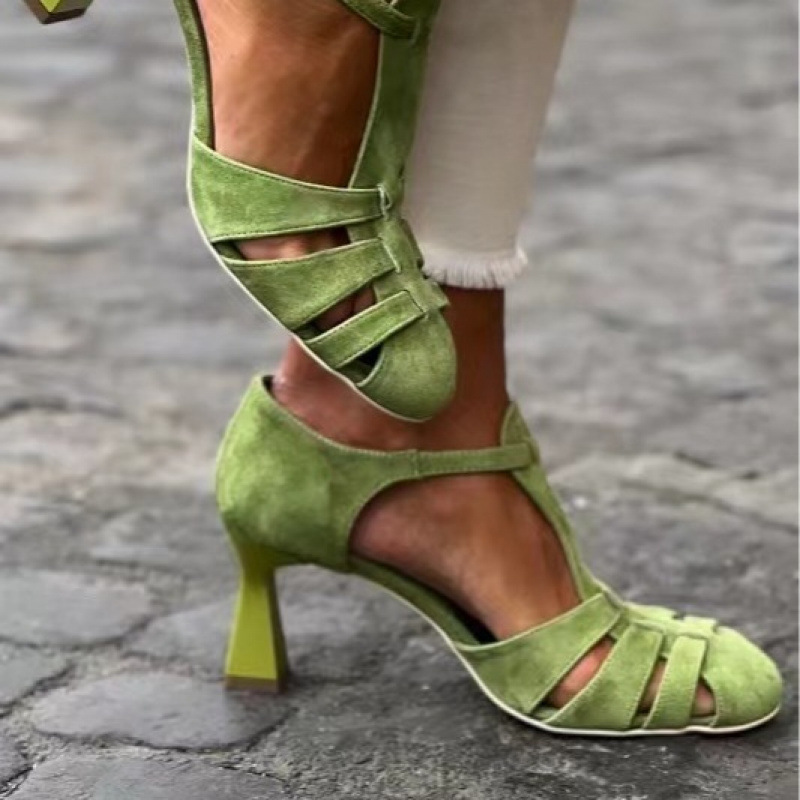 Summer Clothing For Petite Women - Dames Groene Suède Kitten Heel T-Strap